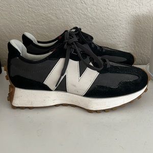 New Balance 327 Size 7.5/Black